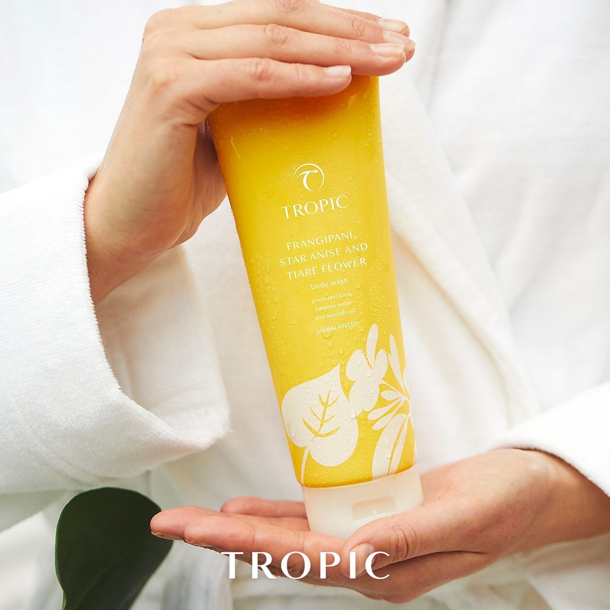 AMB Body Wash Frangipani, Star Anise and Tiare Flower Lifestyle Image 1