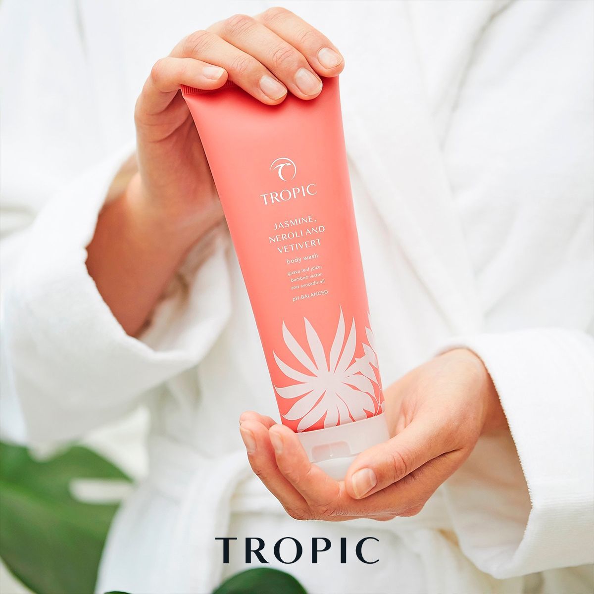 AMB Body Wash Jasmine, Neroli and Vetivert Lifestyle Image 1